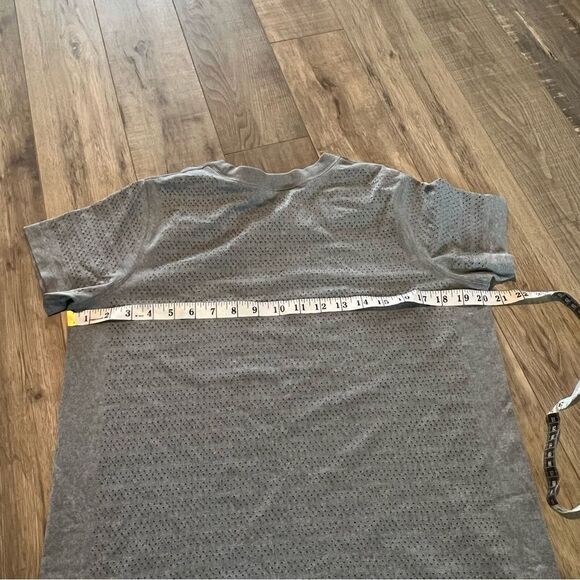 Lululemon gray top  - Picture 4 of 6